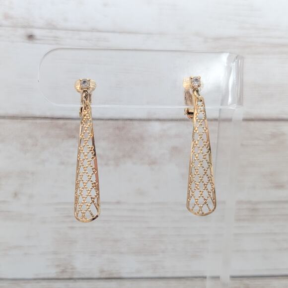 Vintage Avon Clip On Earrings Gold Tone Lattice Dangle - Picture 1 of 5